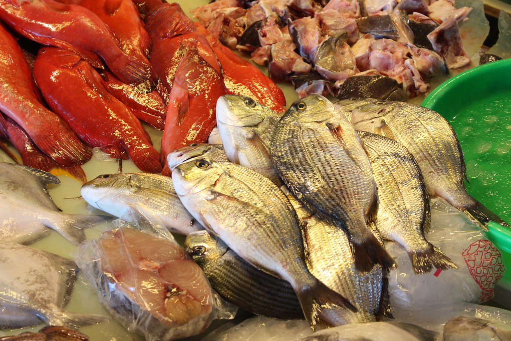 地元特産品やお土産を求めて松島さかな市場へ