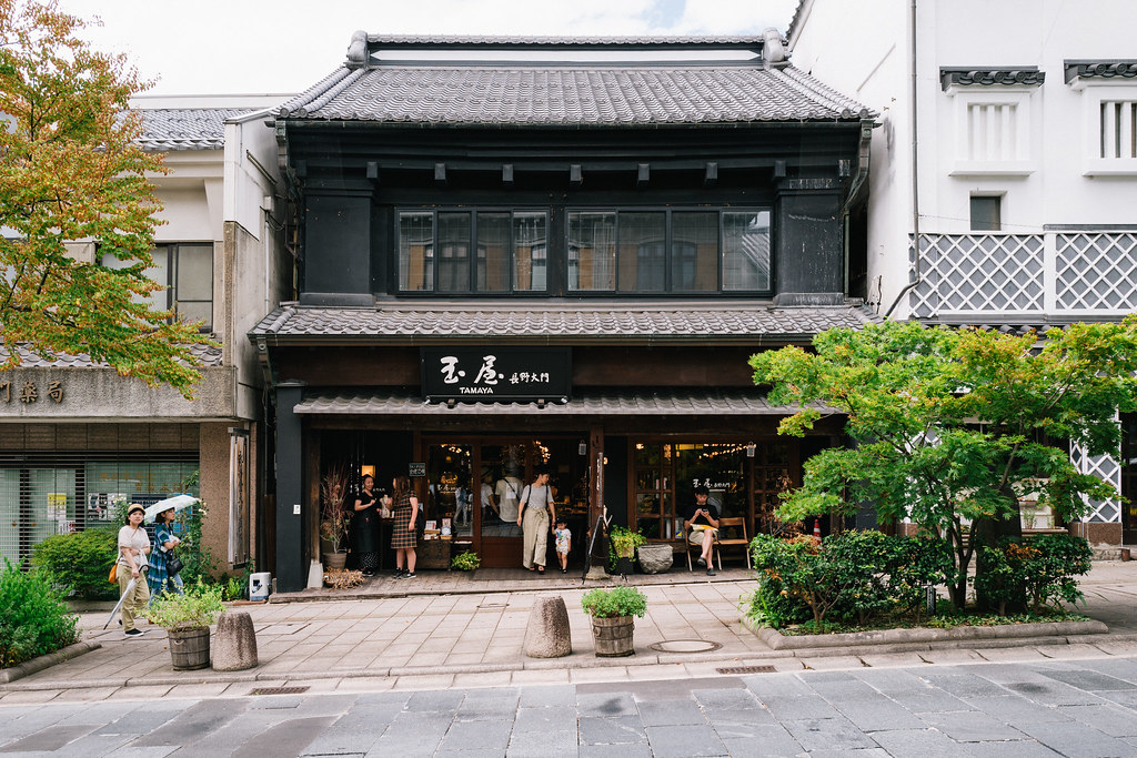 伝統的な建物が建ち並ぶ善光寺表参道