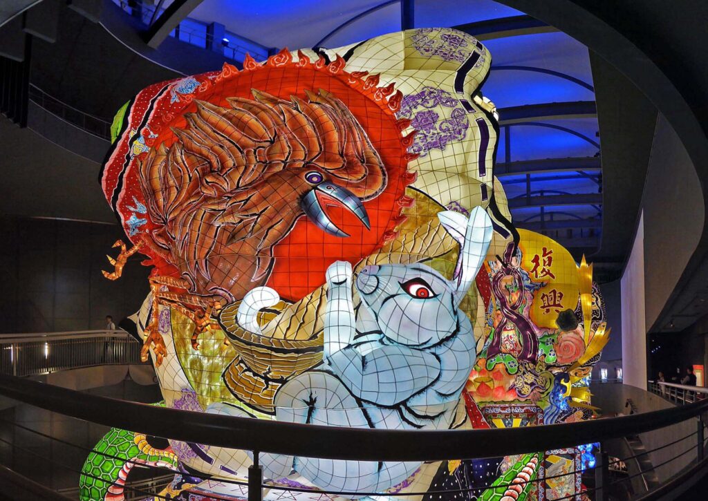 青森観光2泊3日モデルコースの立佞武多の館