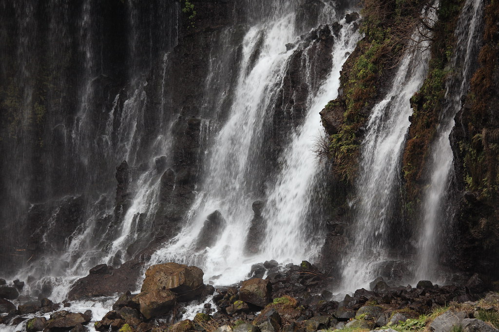 軽井沢の自然を代表する美しい滝白糸の滝