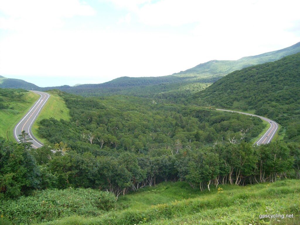 手付かずの自然に囲まれた知床横断道路