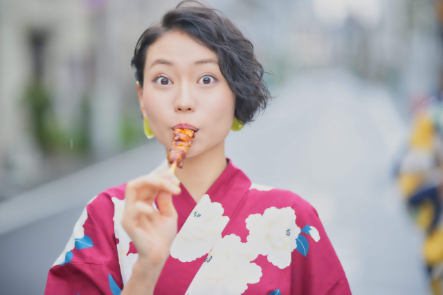 食べ歩きを楽しんで