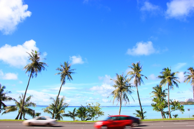 グアムを走る車