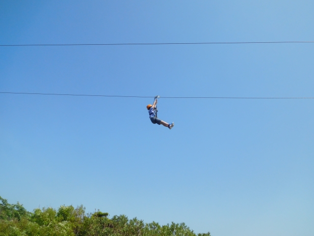 ジップラインのイメージ図