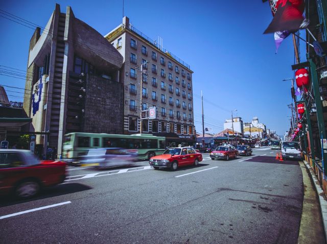 京都の街を走るタクシー