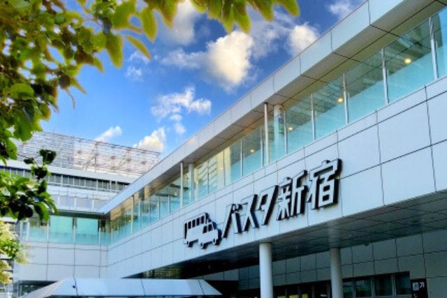 バスタ新宿の看板