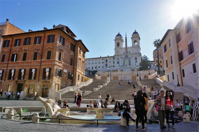 ローマの観光地であるスペイン広場