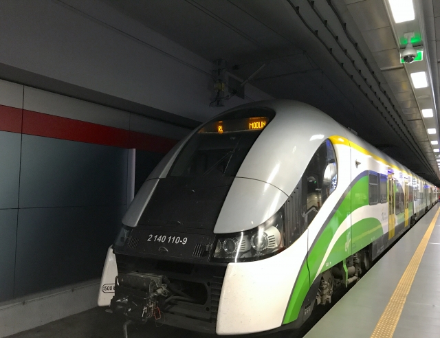 ワルシャワ中央駅の列車