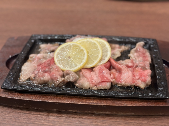 佐世保市の名物料理「レモンステーキ」