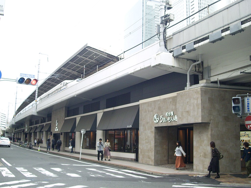 名古屋うまいもん通りでグルメを堪能