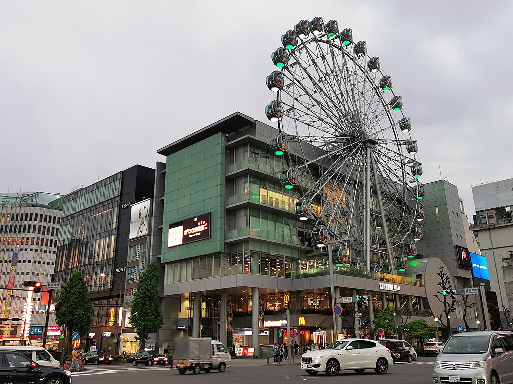 栄駅周辺でショッピングを楽しむ