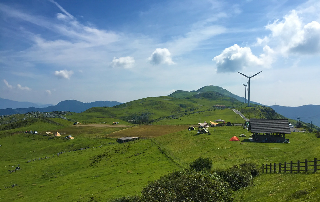 日本三大カルストの一つ「四国カルスト姫鶴平展望所」