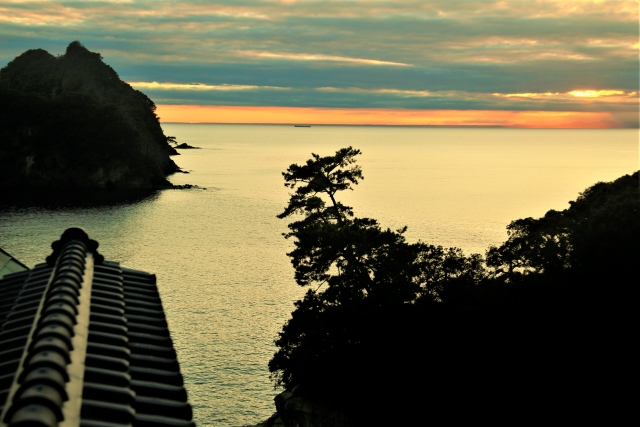 堂ヶ島の温泉街から見る夕日