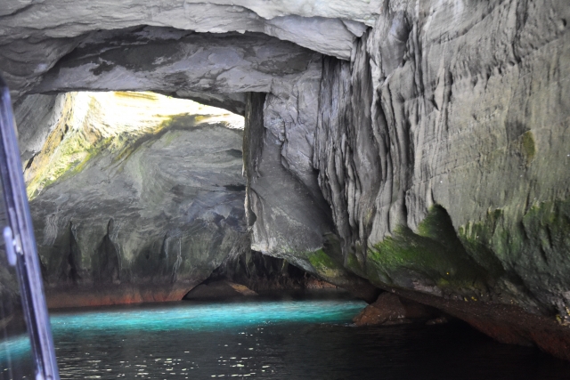 西伊豆を代表する観光スポットの堂ヶ島天窓洞