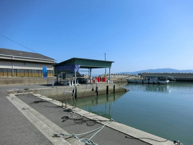 宝伝港のフェリー乗り場