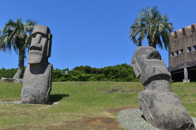 宮崎県日南市にあるサンメッセ日南のモアイ像