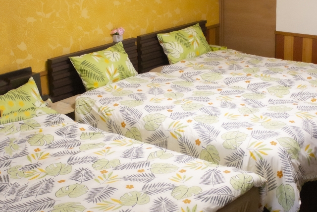 宿泊施設のベッドルーム