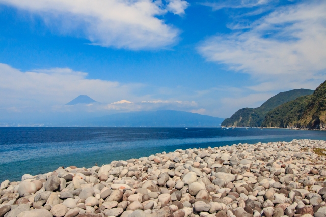 御浜岬と富士山の風景