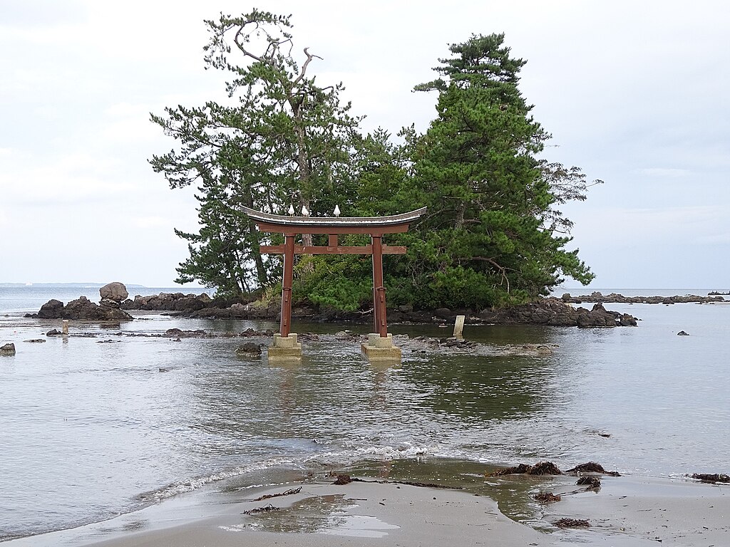 ロマンチックなひとときが過ごせる恋路海岸