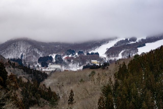 人気の観光スポット蔵王温泉と蔵王温泉のスキー場