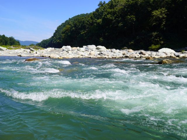 長瀞の迫力ある流れ