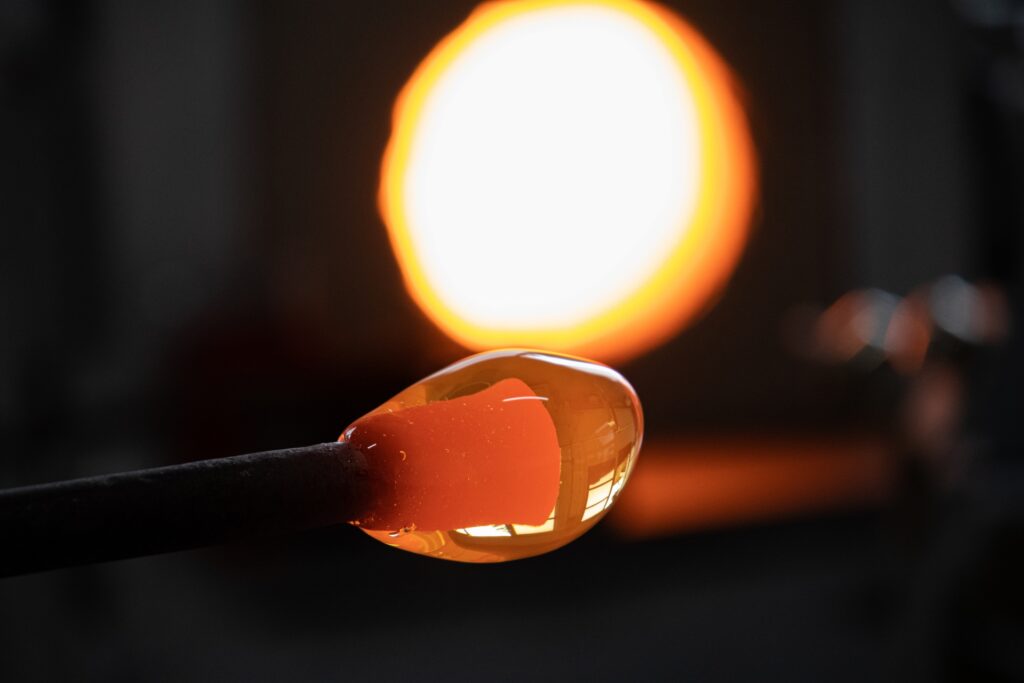 バーナーワークを使ってとんぼ玉作りを体験