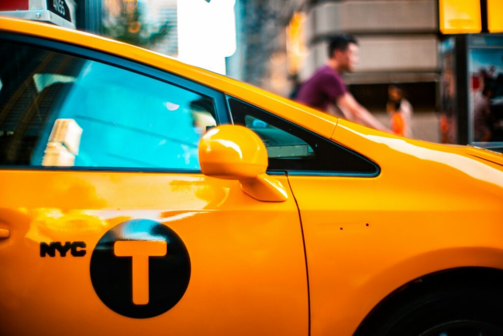 タクシーの黄色い車体