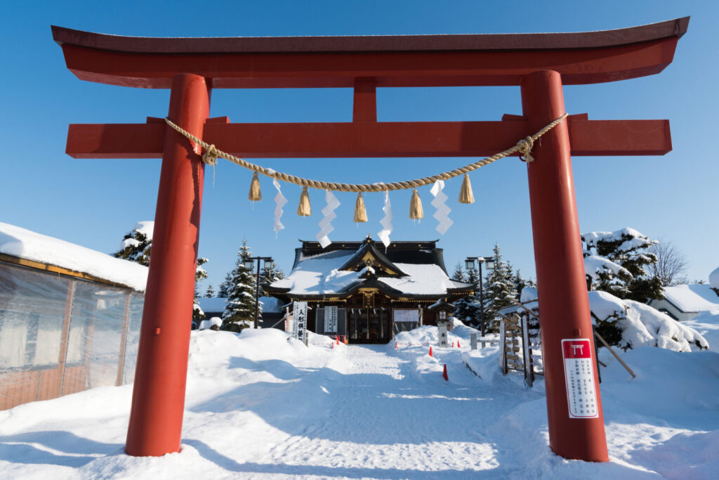 雪が積もった美瑛神社もみどころ