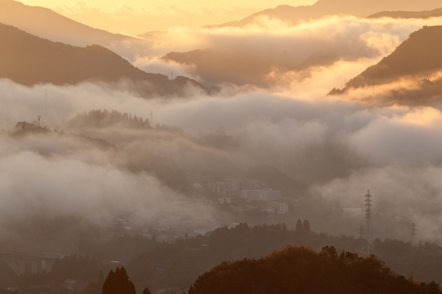 秋の早朝には美しい雲海が広がる観光スポット・国見ケ丘