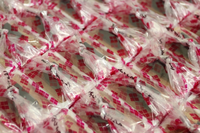 信玄餅工場テーマパークで信玄餅の詰め放題を