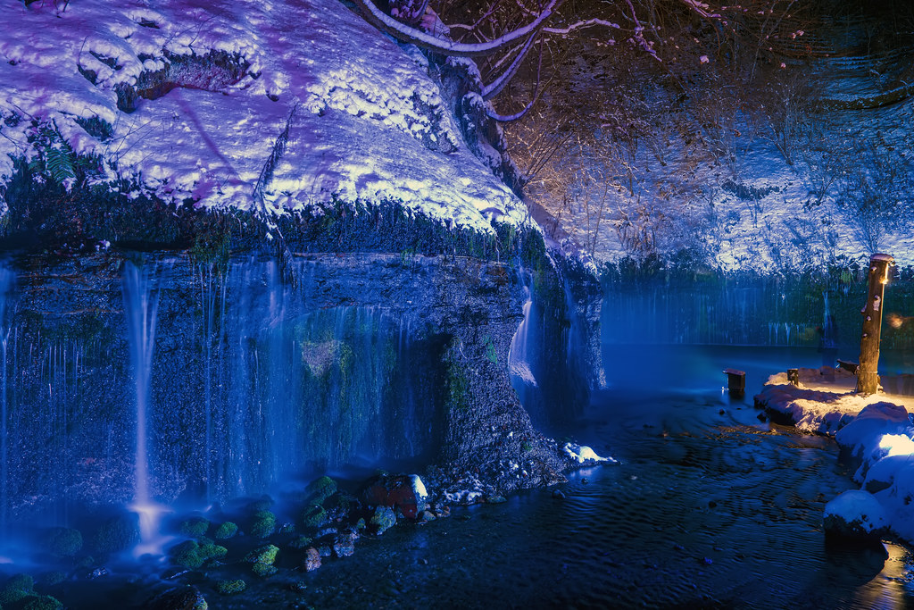 白糸の滝のライトアップ