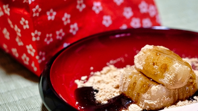 山梨観光のお土産として人気の信玄餅