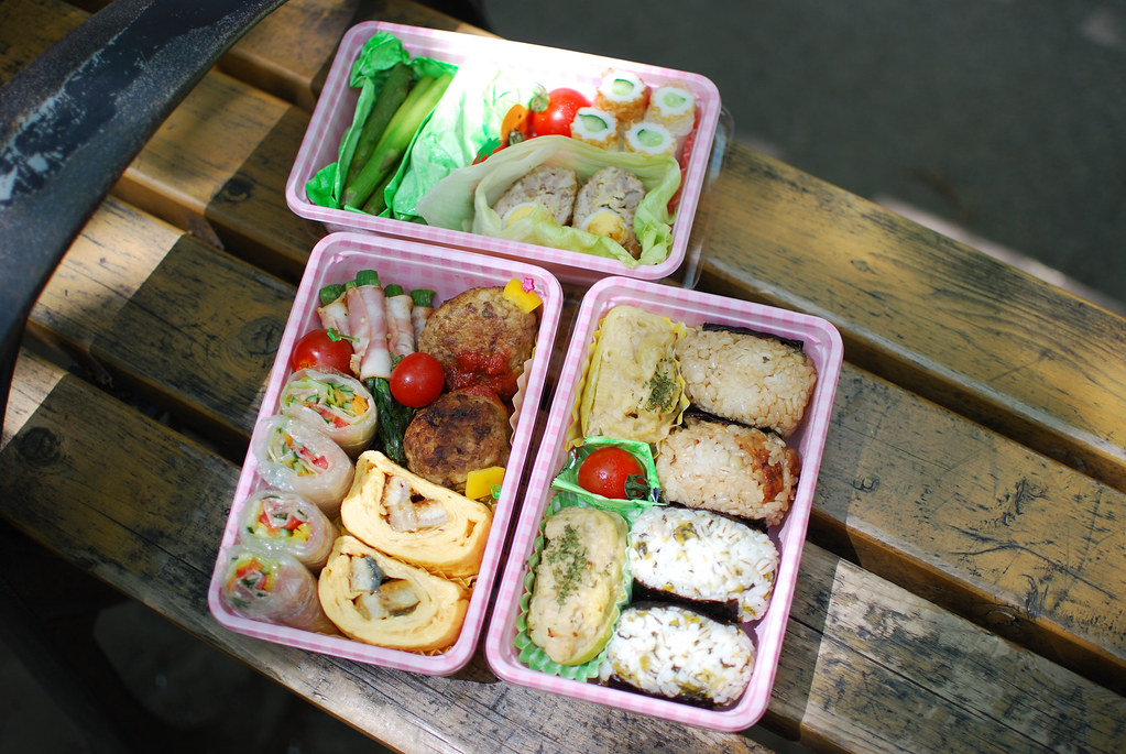 西公園で自然を楽しみながらピクニックのイメージ