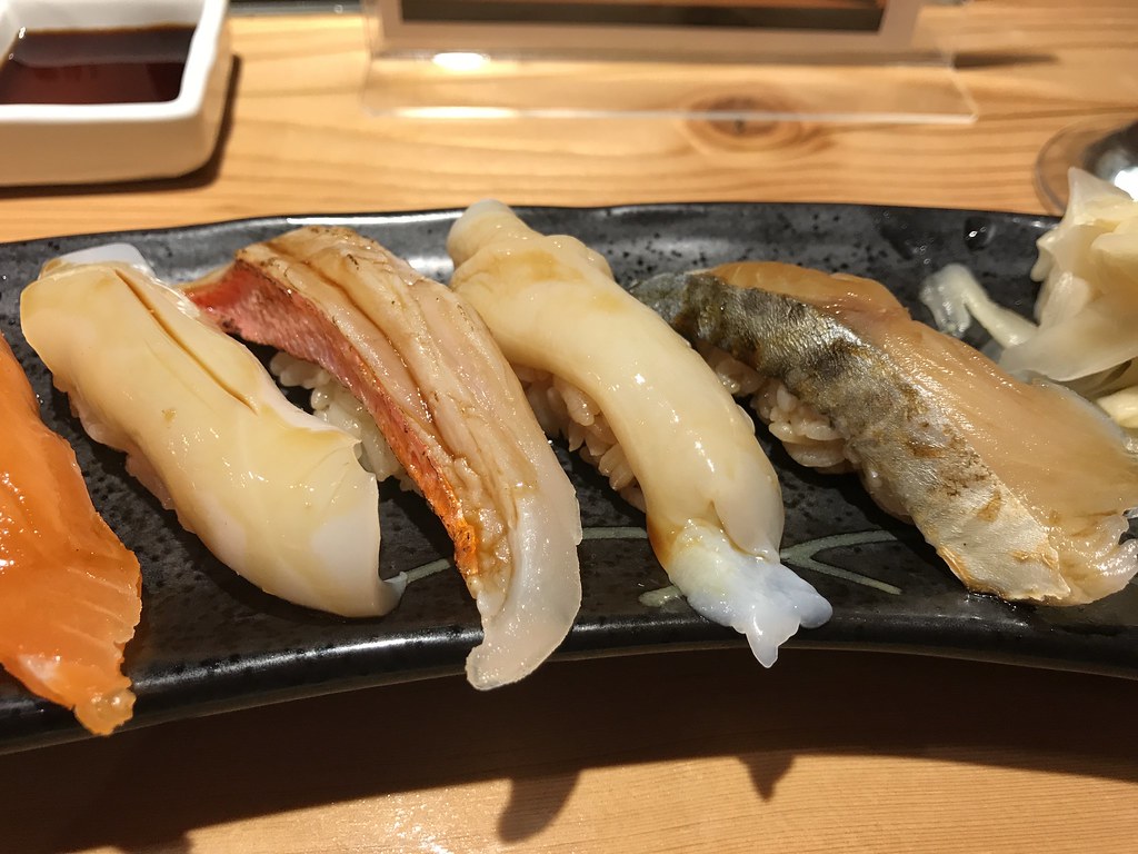 氷見きときと寿しでは新鮮な海の幸を堪能