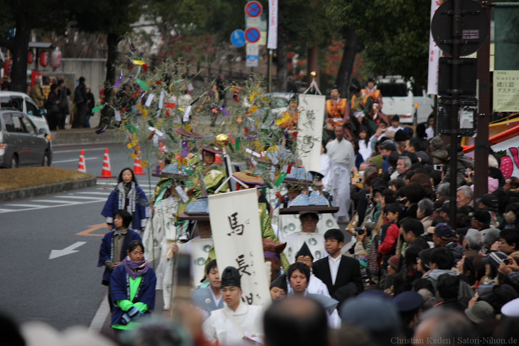 毎年12月に奈良市の春日大社で行われる伝統的な祭り