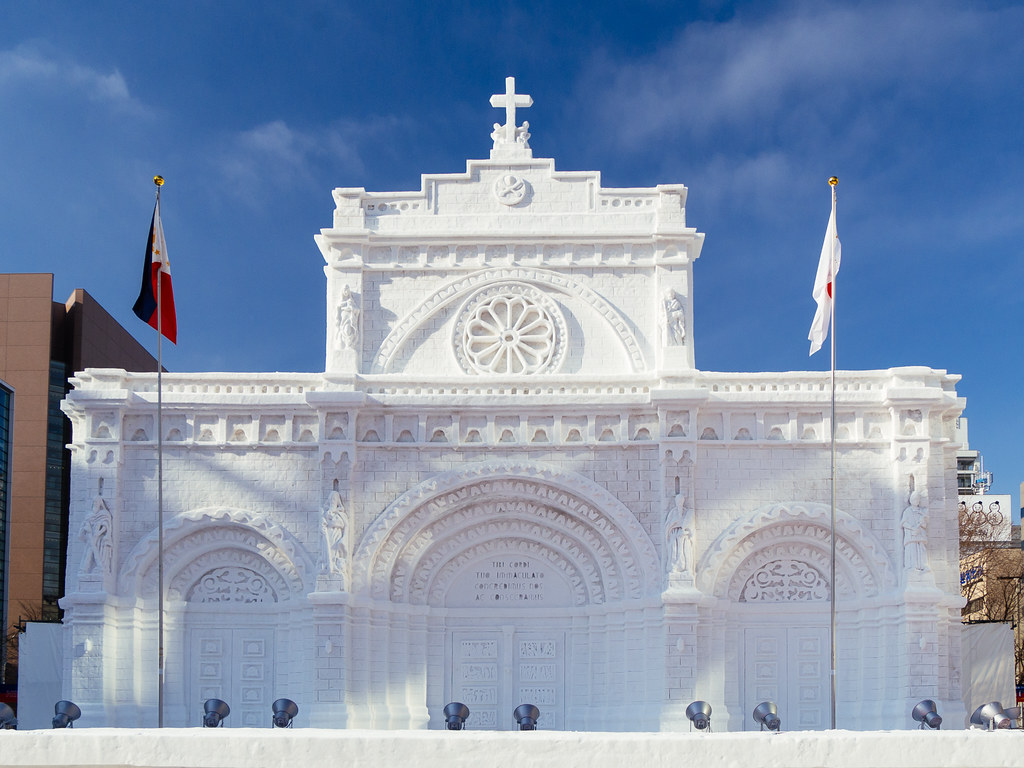 さっぽろ雪まつりの巨大雪像、札幌観光