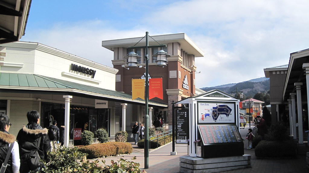 国内外の有名ブランドが集まる大型ショッピングモール御殿場プレミアム・アウトレット