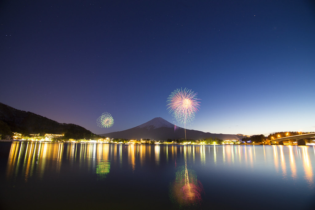 花火と富士山のコラボレーションが見ごたえのある河口湖