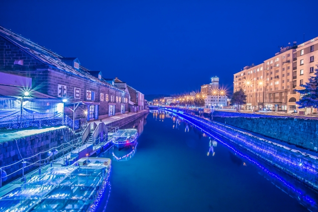 冬の小樽観光おすすめスポット・小樽ゆき物語の青く染まる運河