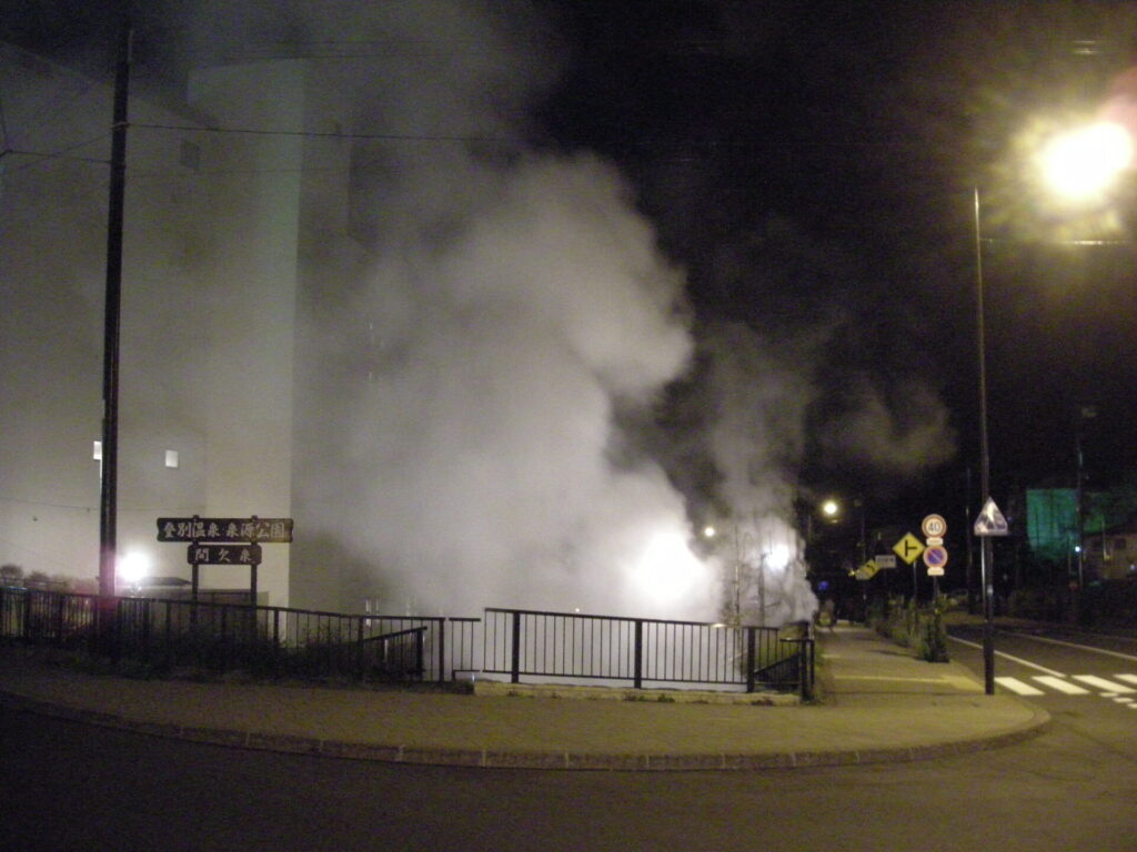 湯けむり漂う登別温泉の街並み