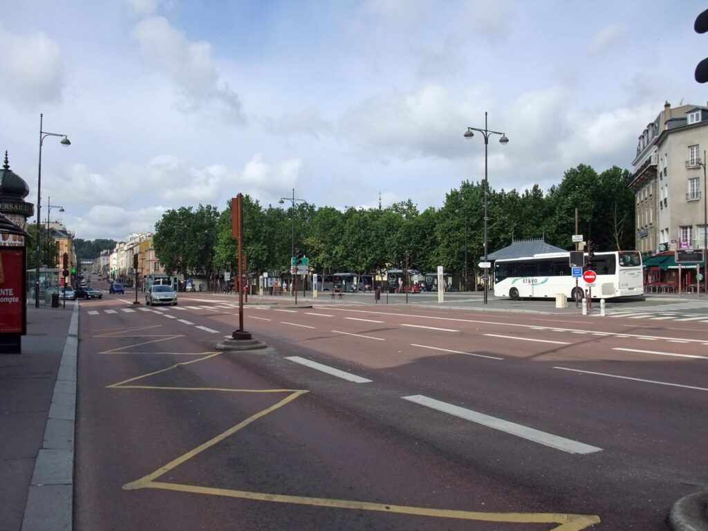 ヴェルサイユ宮殿周辺のバス停