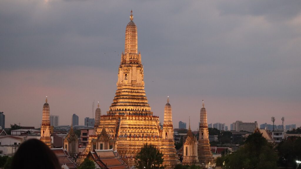 ワットアルンの開門時間と入場料