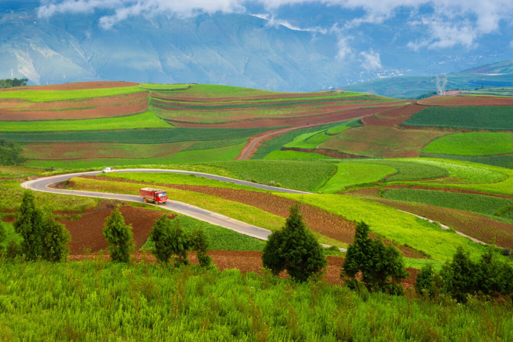 赤く染まった大地のパレット、東川紅土