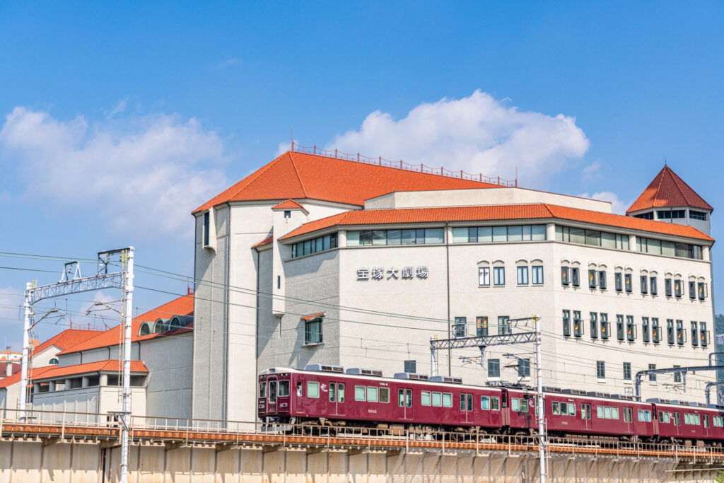 北摂観光おすすめ～宝塚大劇場の外観～