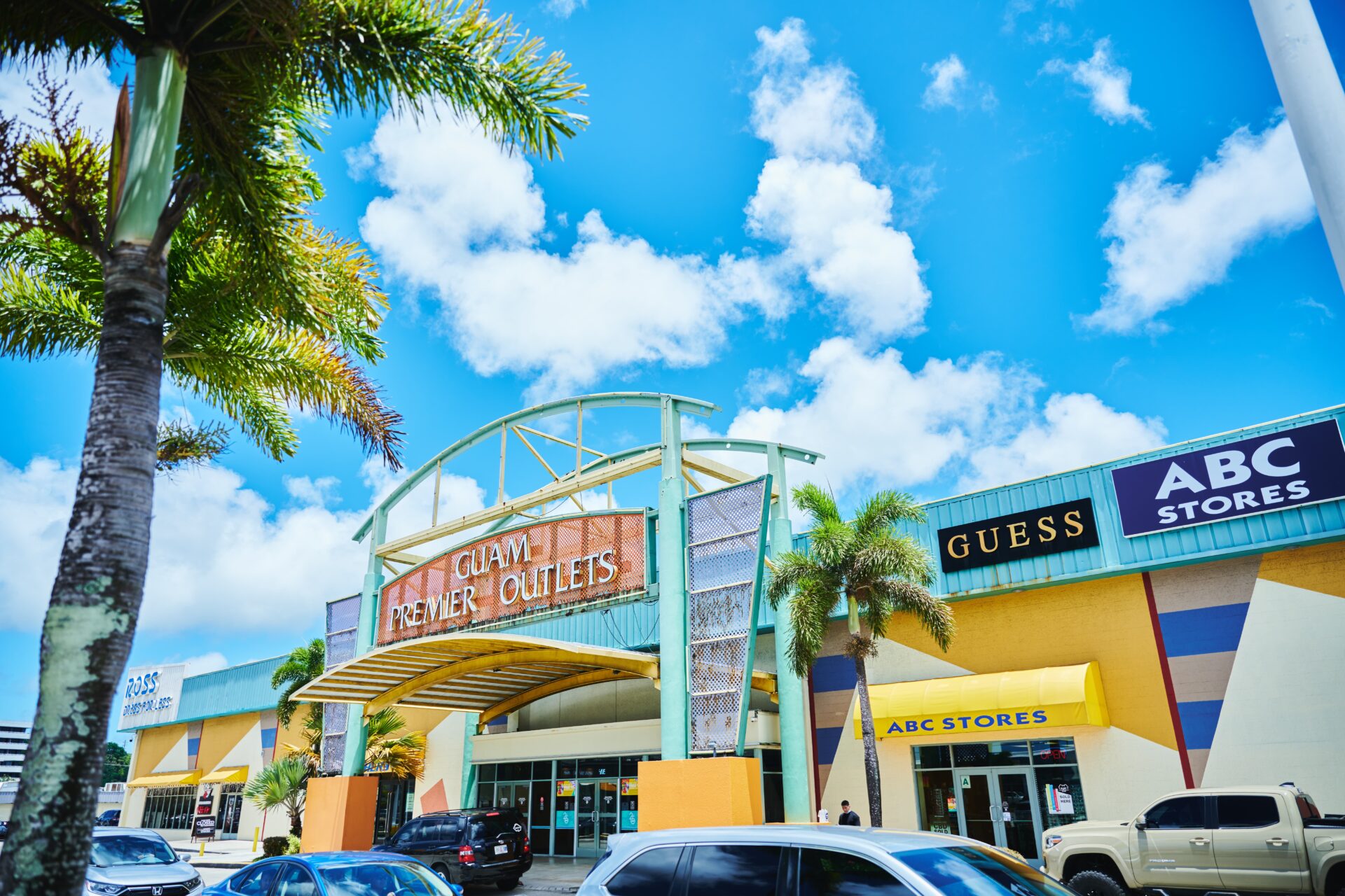 日本から近い海外・グアムで訪れたい、グアム プレミアム アウトレットの外観