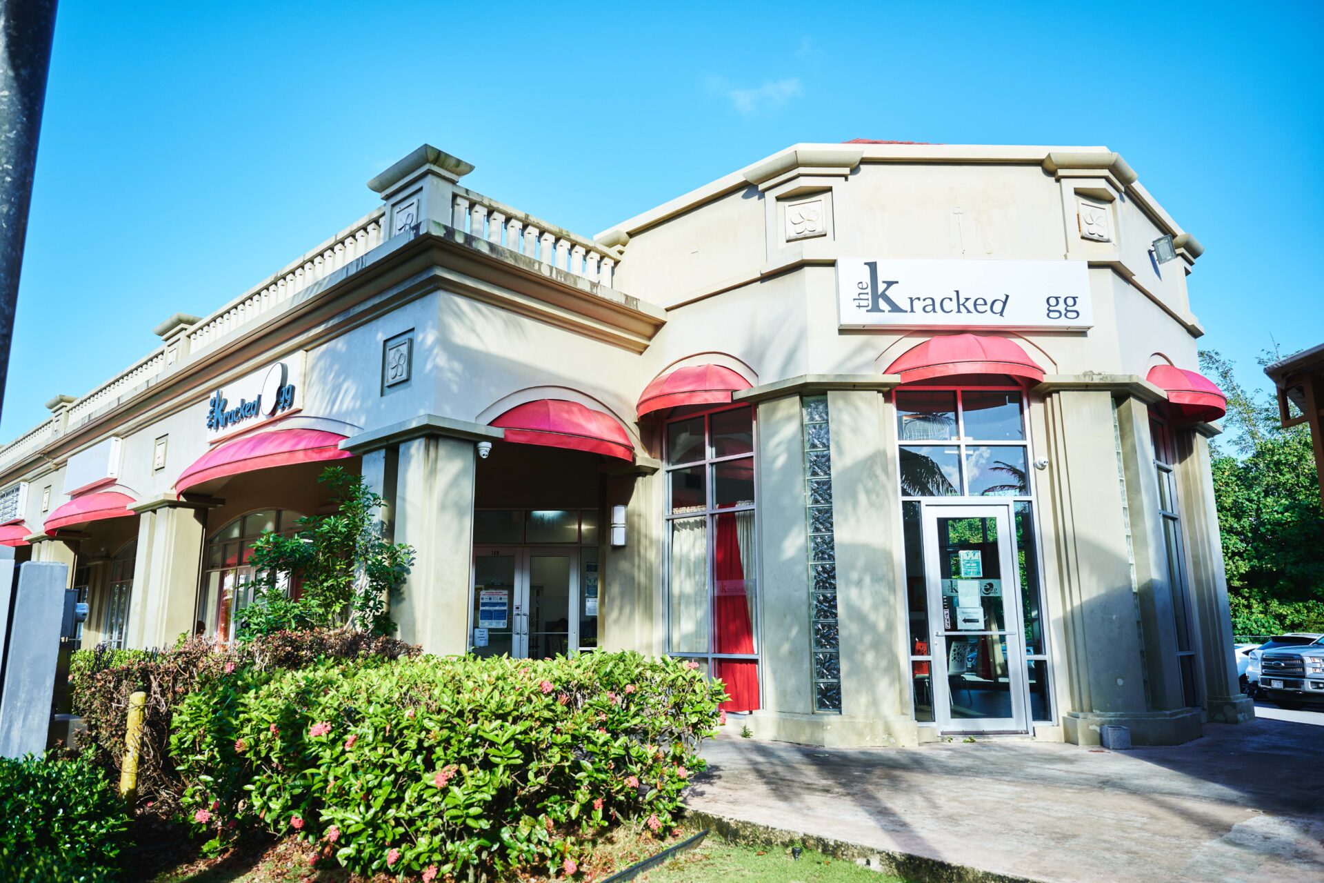 日本から近い海外・グアムで訪れたい、モーニングにぴったりな「The Kracked Egg」の外観