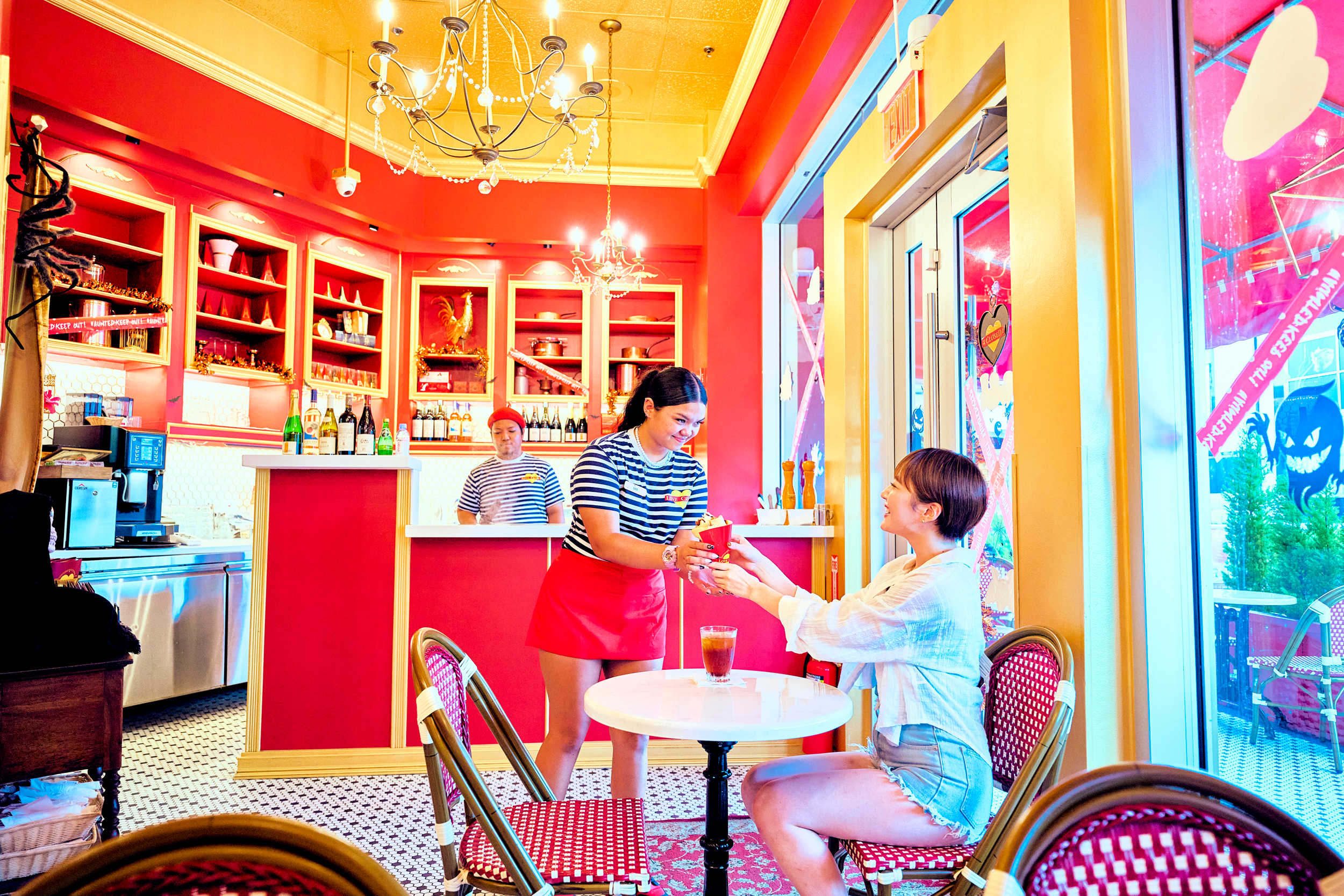 日本から近い海外・グアムで訪れたい、Love Crêpes Guamの内観