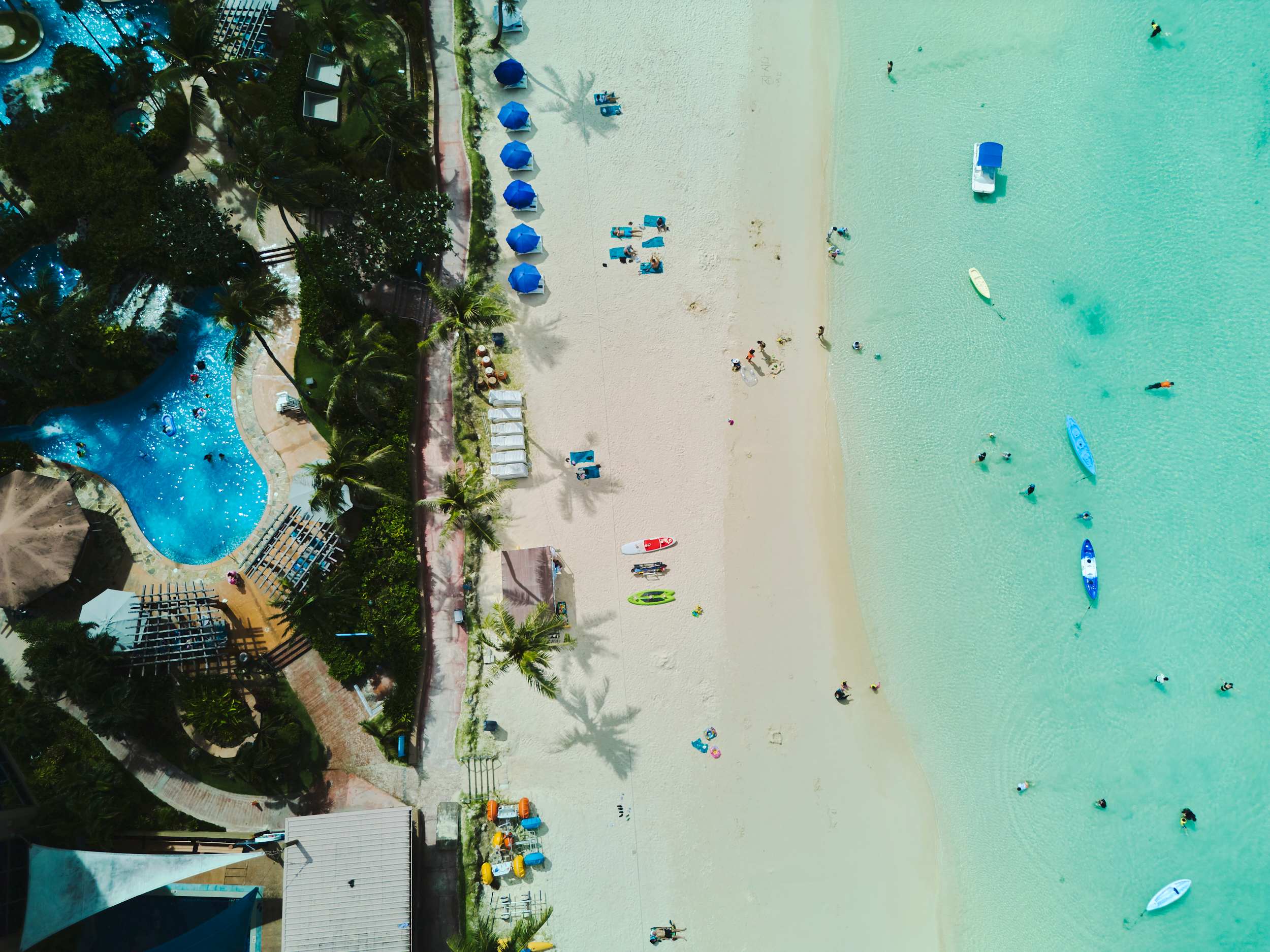 日本から近い海外・グアムで訪れたい、美しいタモンビーチの景色