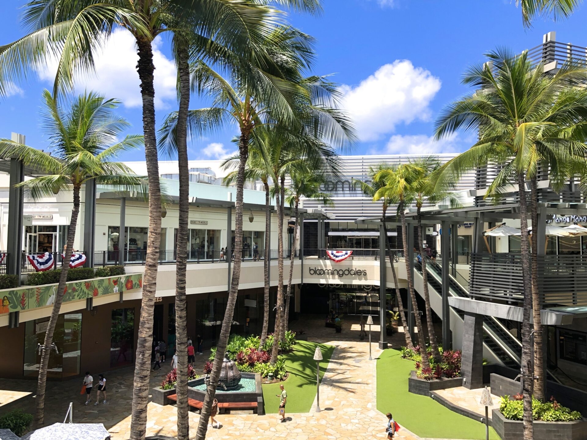 三世代・シニア夫婦のためのハワイモデルコースで訪れたい、アラモアナセンターの外観