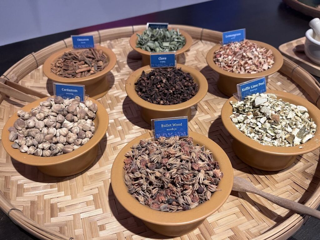 タイのウェルネスツーリズムで体験したい、オリジナルのヤードム作り体験